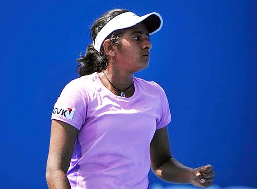 Pranjala eases into quarters