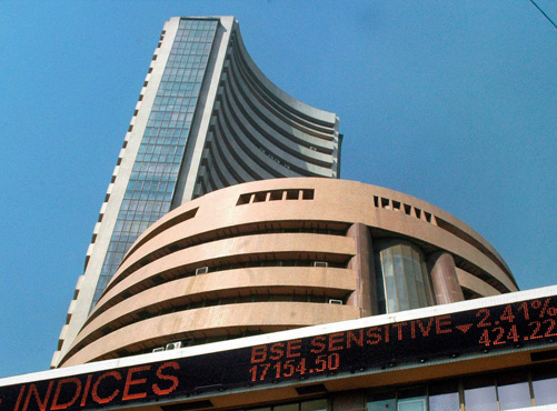 Rupee recovers by 6 paise to 66.78 in early trade Rupee recovers by 6 paise to 66.78 in early trade