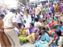 Thousands block road in Jangaon Thousands block road in Jangaon