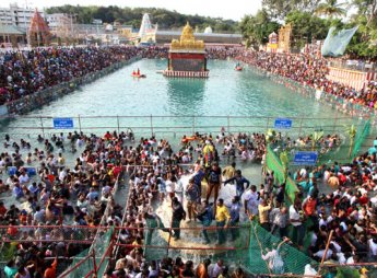 Brahmotsavams conclude with Chakrasnanam