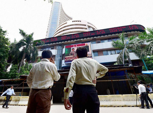 Sensex down 106 pts in early trade; healthcare, IT hurt