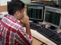 Markets at 19-mth low, Sensex crashes 555 pts on China chaos
